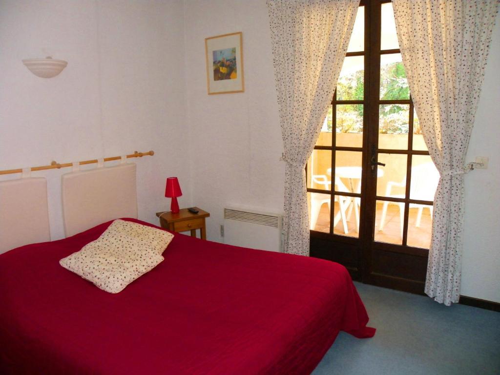 Human Hotel Restaurant Park Villecroze Room photo