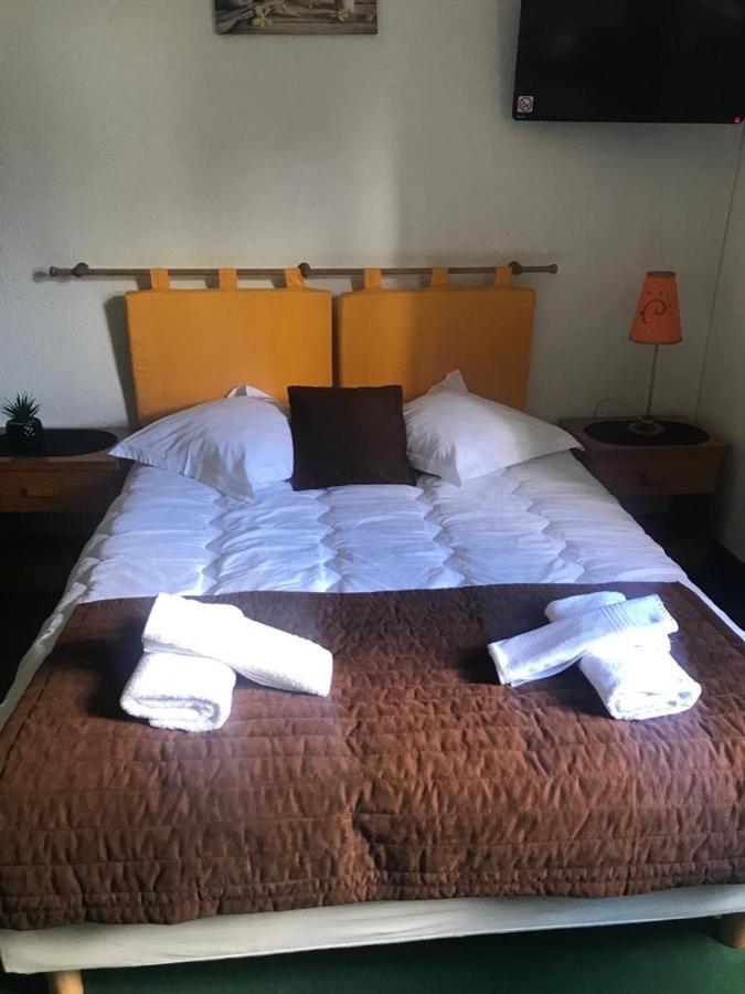 Human Hotel Restaurant Park Villecroze Exterior photo