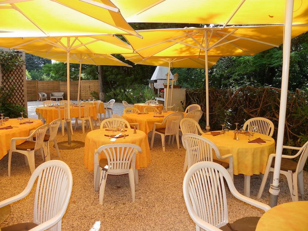 Human Hotel Restaurant Park Villecroze Exterior photo