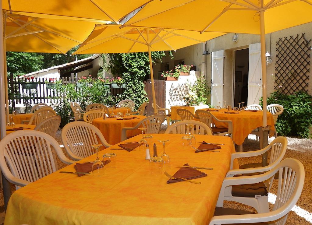 Human Hotel Restaurant Park Villecroze Exterior photo